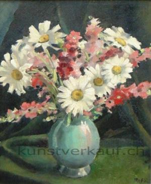 Sommerblumenstrauss in bauchiger Vase
